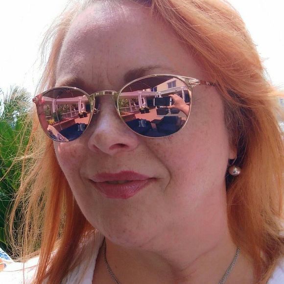 Meet your Posher, Janet - Picture 1 of 1